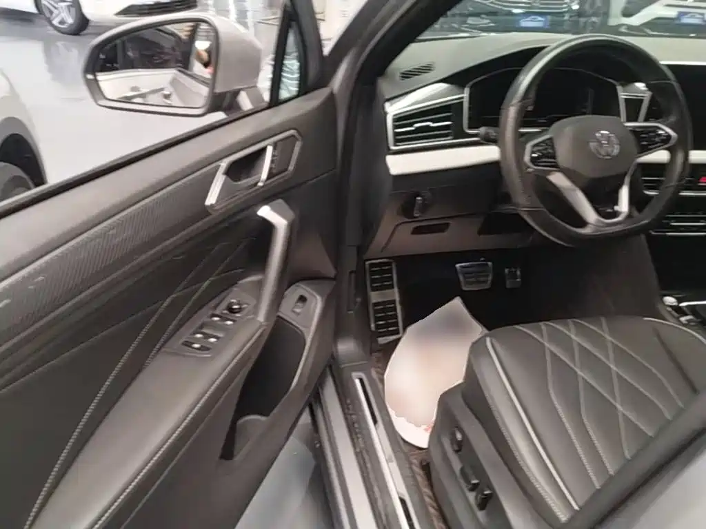 Volkswagen Tiguan L — миниатюра 16