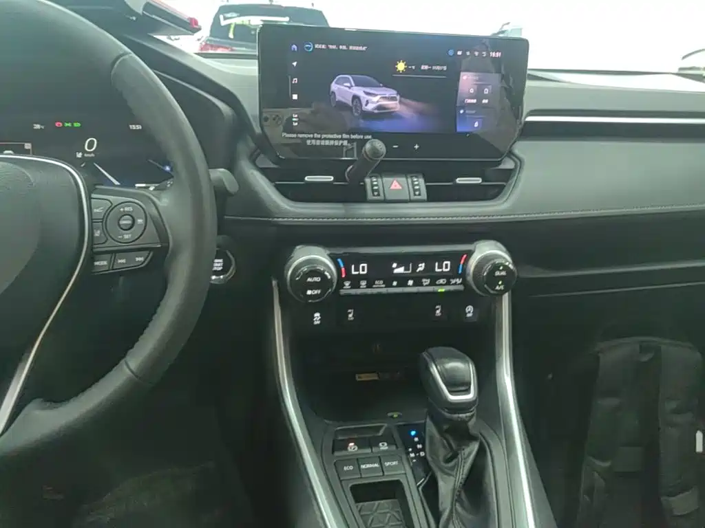 Toyota RAV4 — миниатюра 13