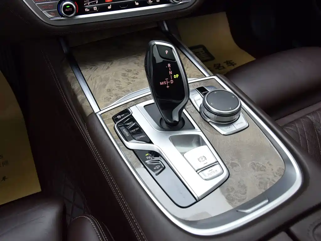 BMW 7 Series — миниатюра 15