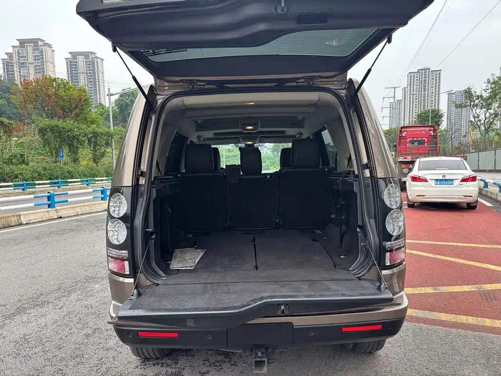 Land Rover Discovery — миниатюра 6