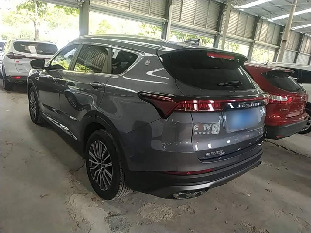 Jetour Jetour X70 PLUS 1.5 л 2023 г. Серебристо-серый, пробег 40199 км