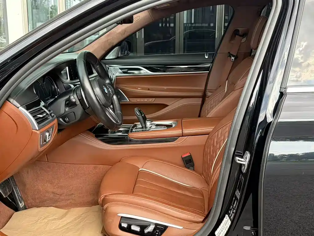BMW 7 Series — миниатюра 9