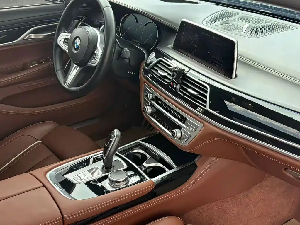 BMW 7 Series — миниатюра 19