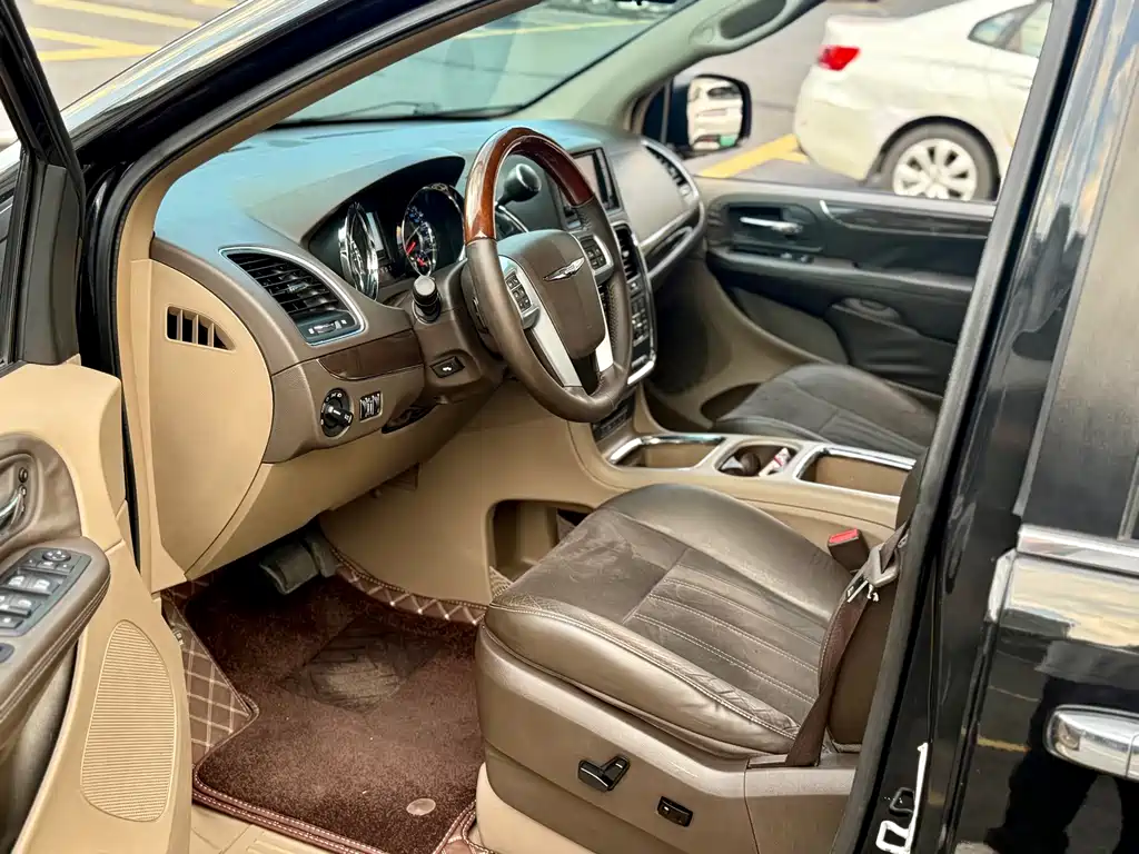 Chrysler Grand Voyager (Import) — миниатюра 13