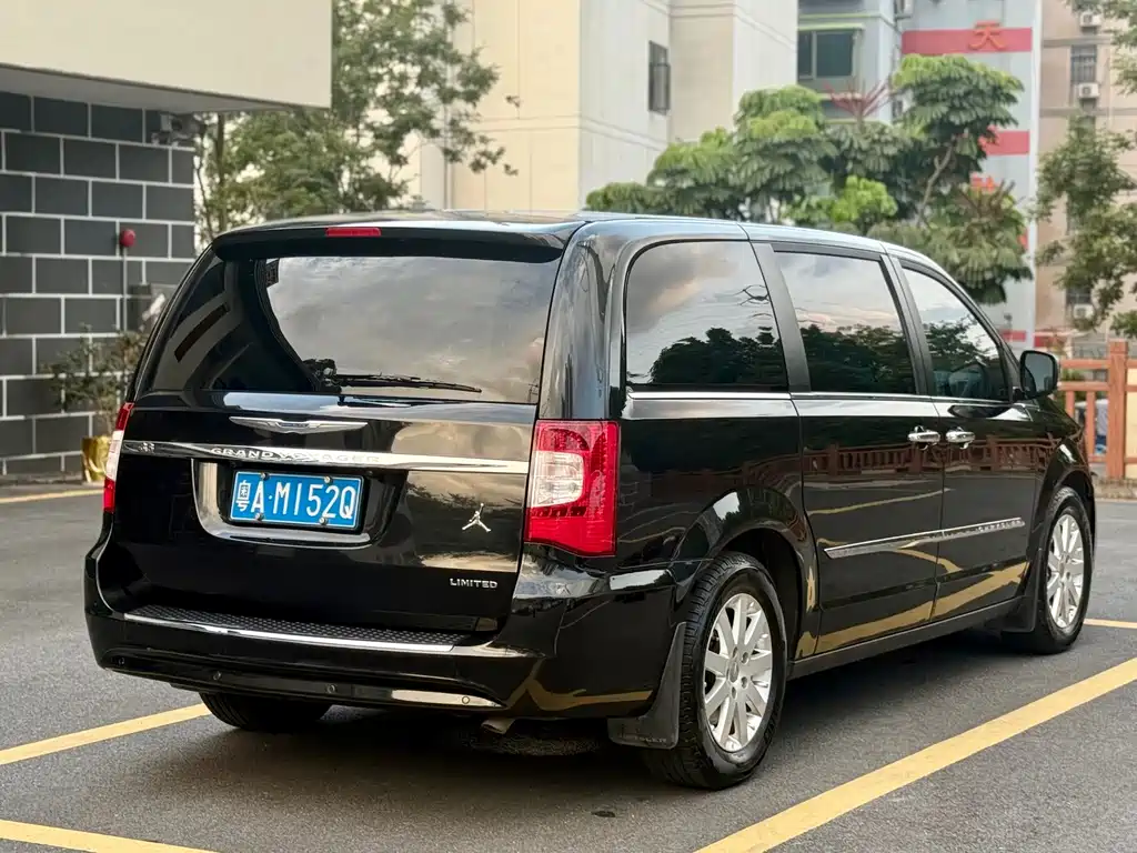 Chrysler Grand Voyager (Import) — миниатюра 8
