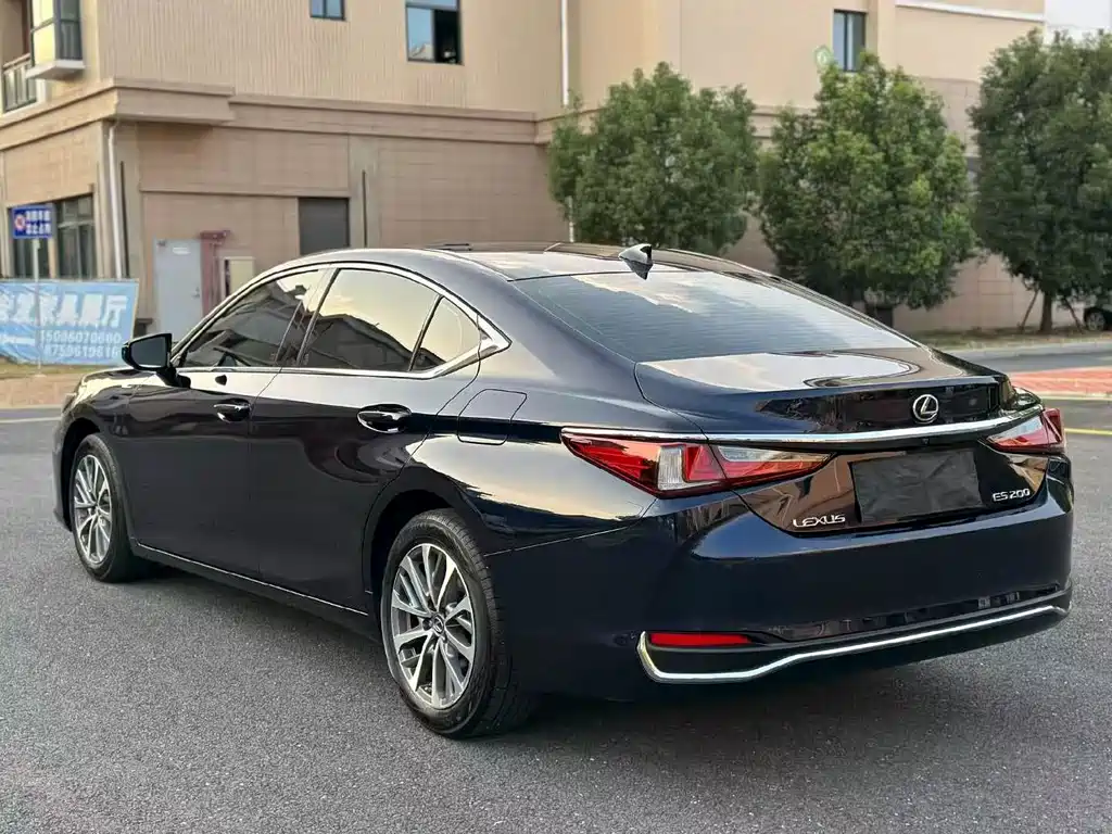 Lexus ES — миниатюра 7