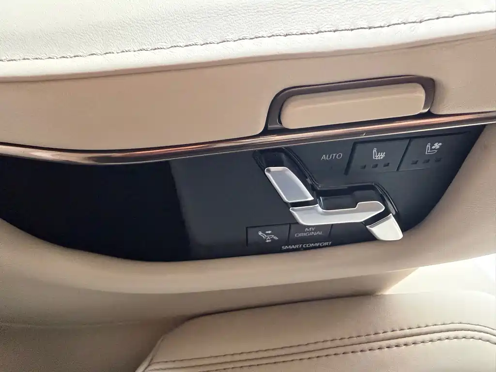 Toyota Alphard — миниатюра 14
