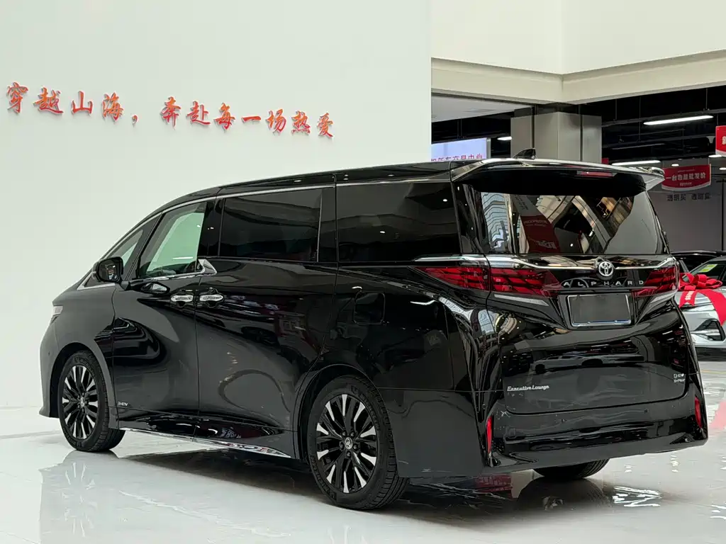 Toyota Alphard — миниатюра 4