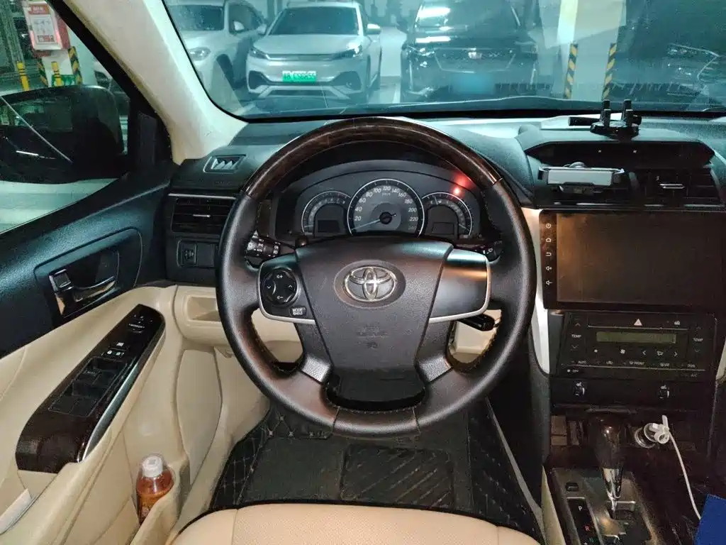 Toyota Camry — миниатюра 13