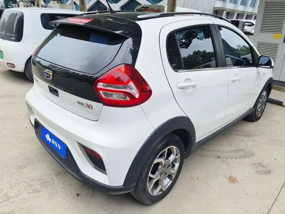 Geely Vision X1 — миниатюра 3