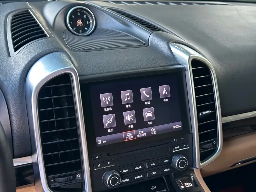 Porsche Cayenne — миниатюра 10