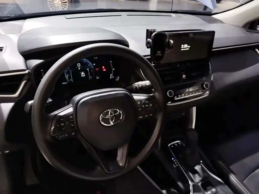 Toyota Corolla Cross — миниатюра 10