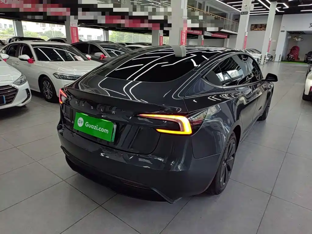 Tesla Model 3 — миниатюра 7