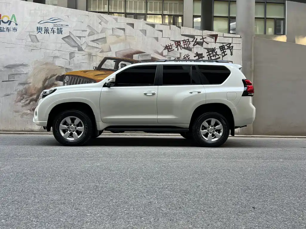 TOYOTA PRADO