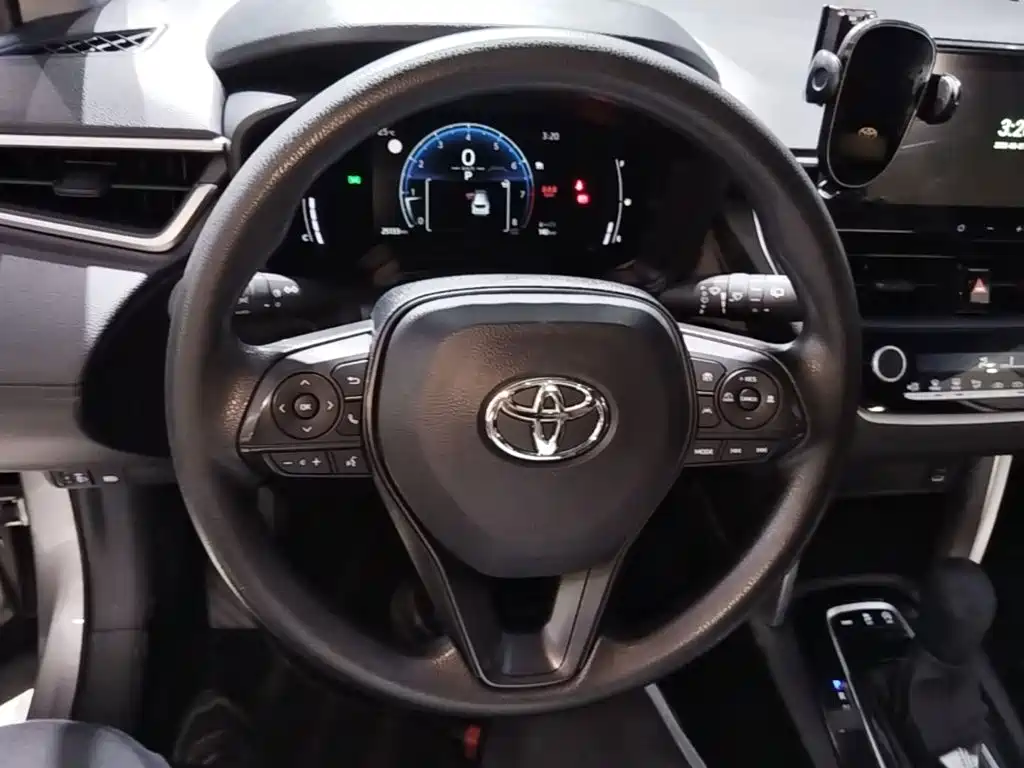 Toyota Corolla Cross — миниатюра 11