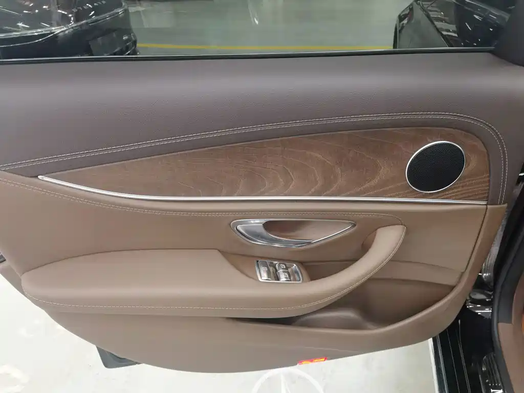 Mercedes-Benz E-Class — миниатюра 13