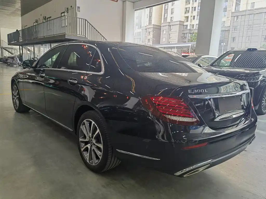 Mercedes-Benz E-Class — миниатюра 6