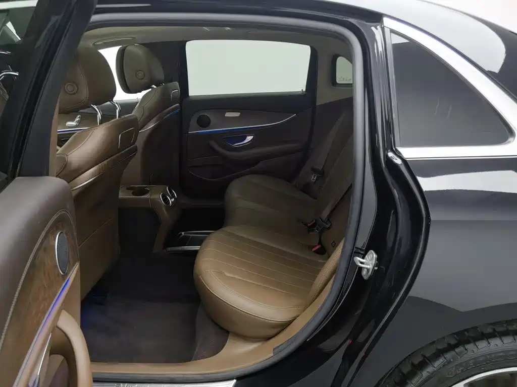 Mercedes-Benz E-Class — миниатюра 15