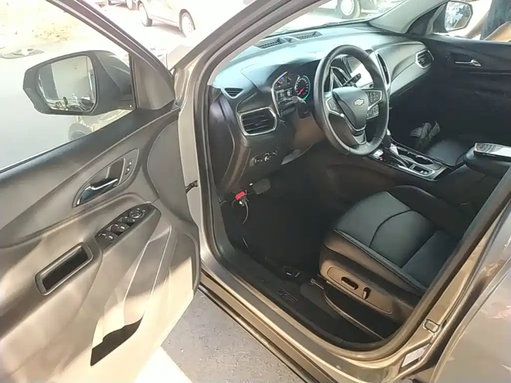 Chevrolet Equinox — миниатюра 16