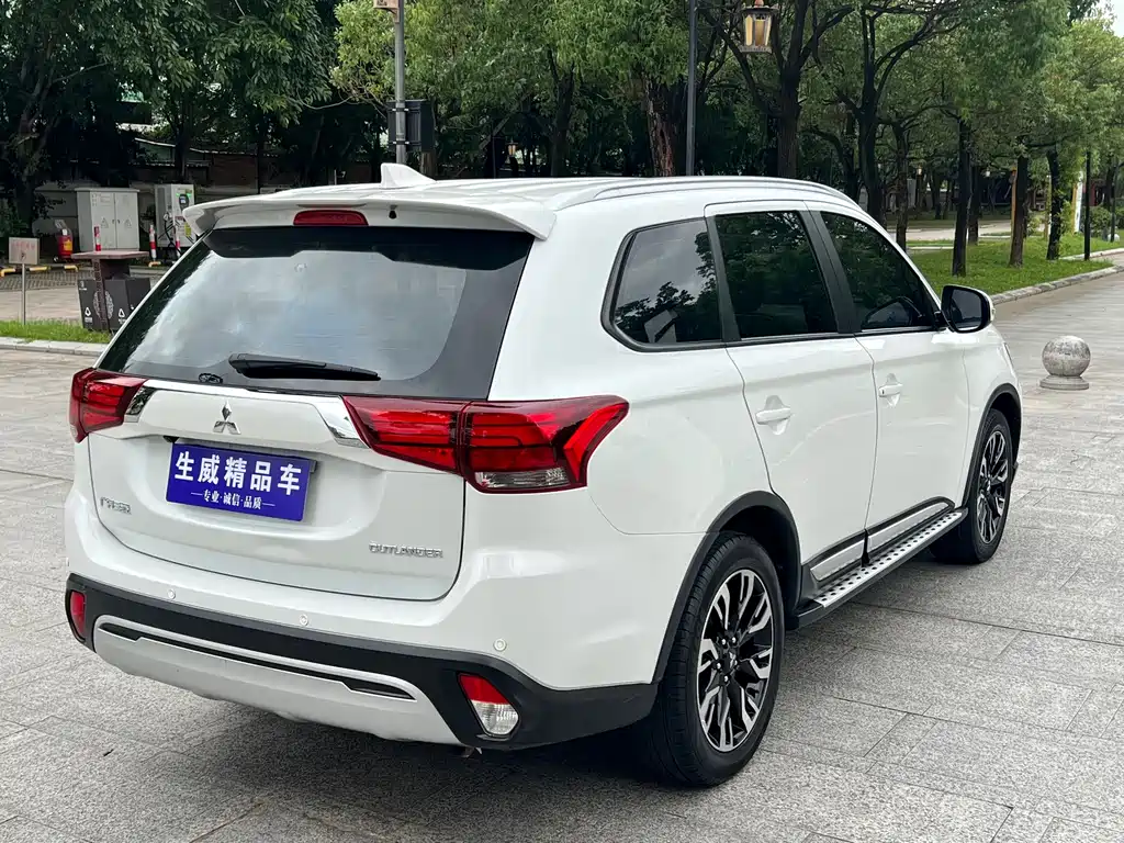 Mitsubishi Outlander — миниатюра 4
