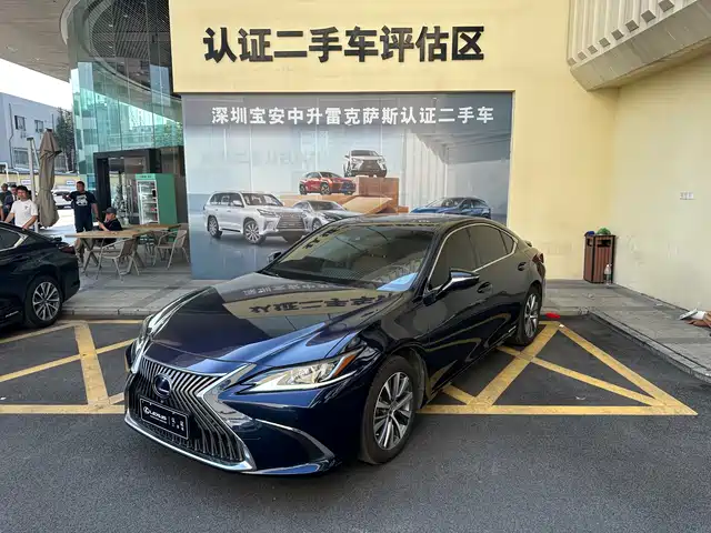 LEXUS ES 2020