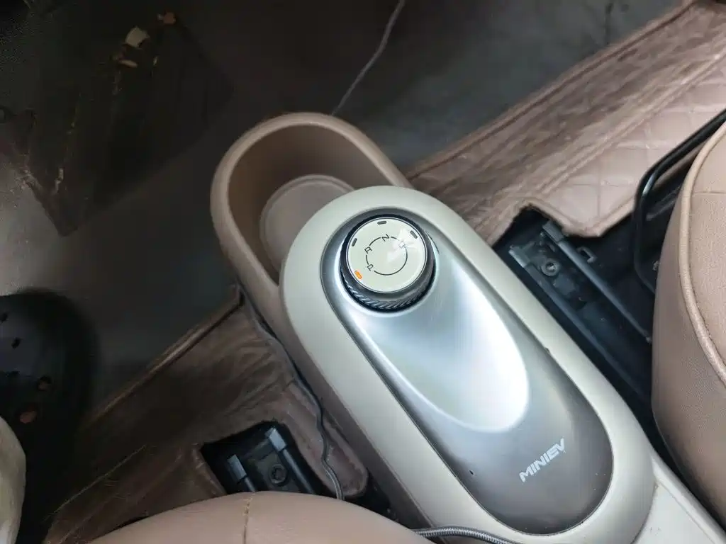 Wuling MINIEV — миниатюра 10