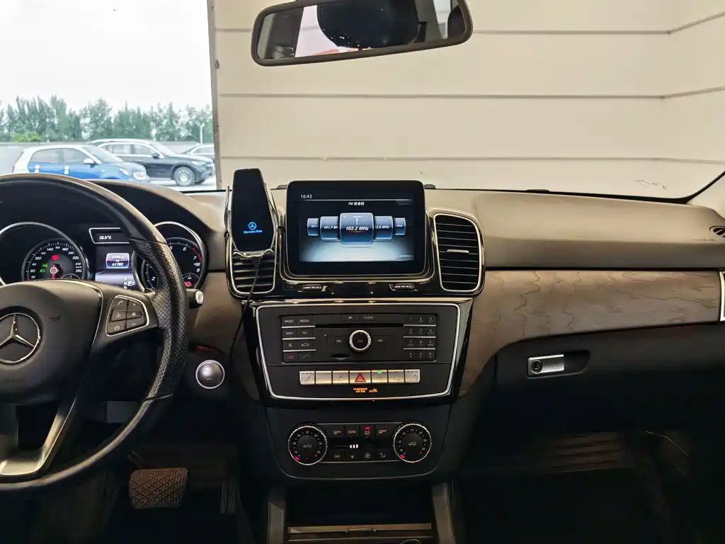 Mercedes-Benz GLE (Import) — миниатюра 13