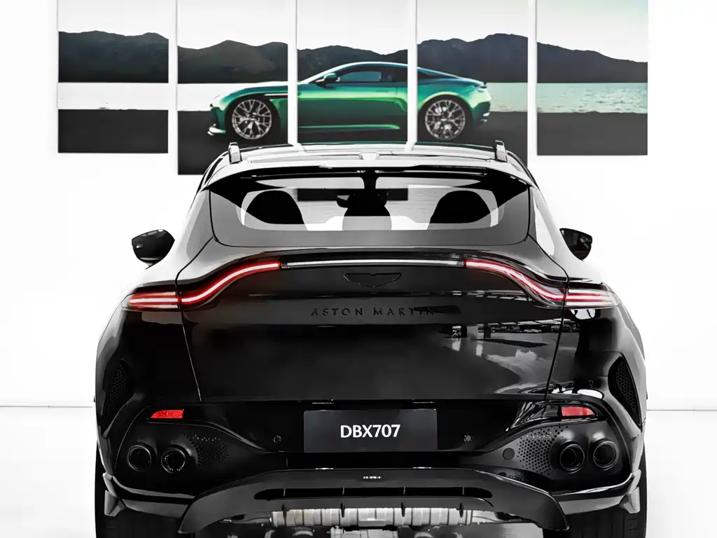 Aston Martin DBX 2025 4.0T V8 707