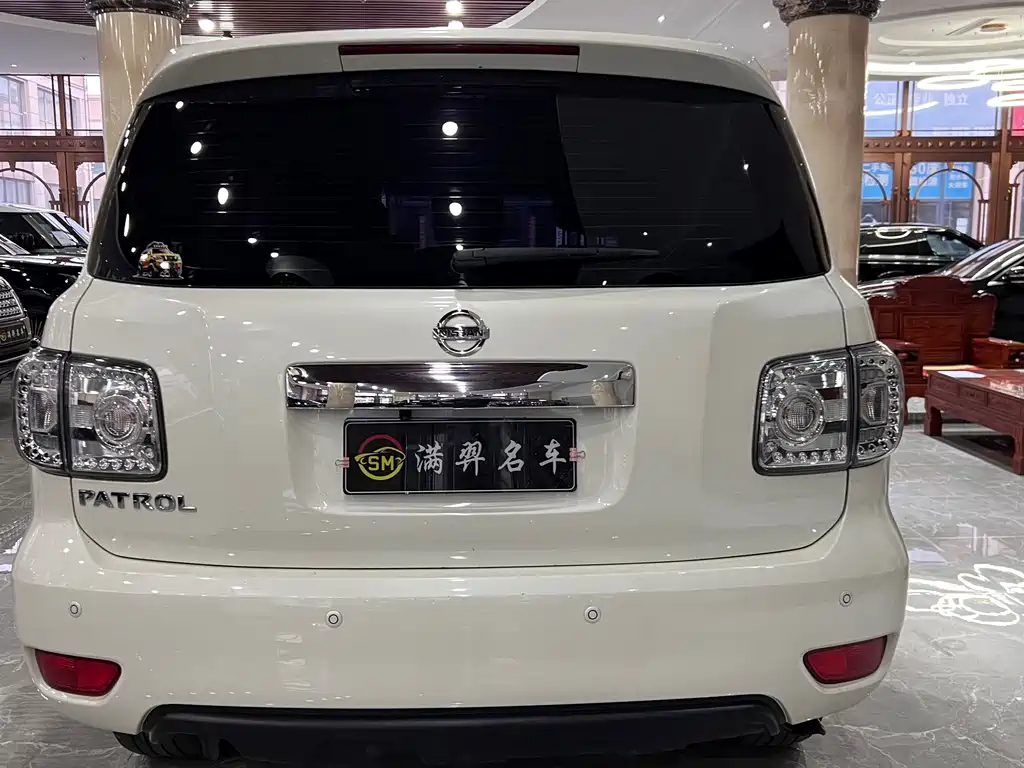 Nissan Patrol — миниатюра 5