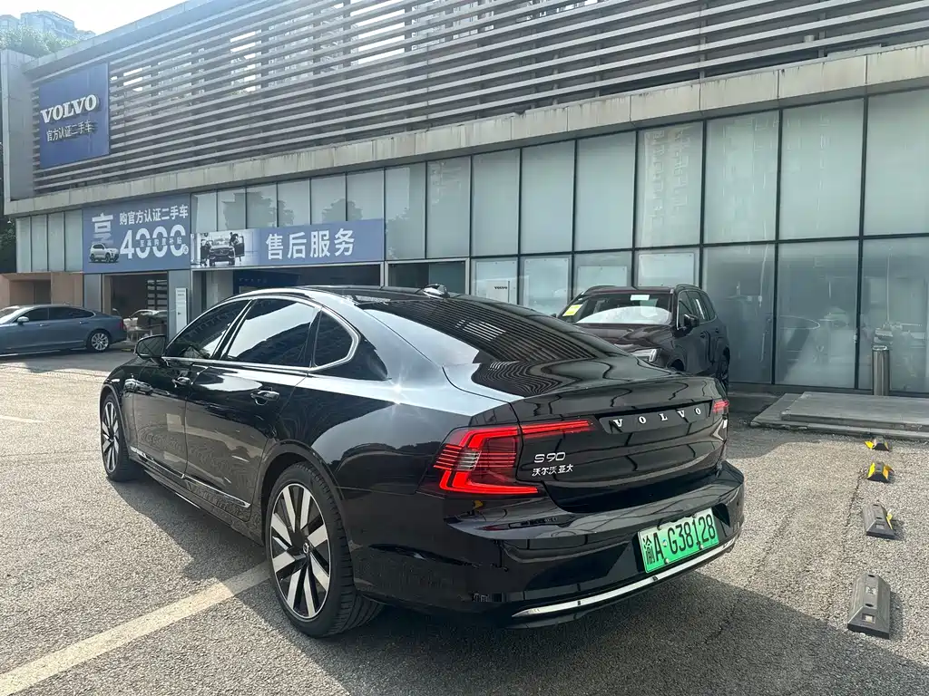 Volvo S90 2024 Luxury