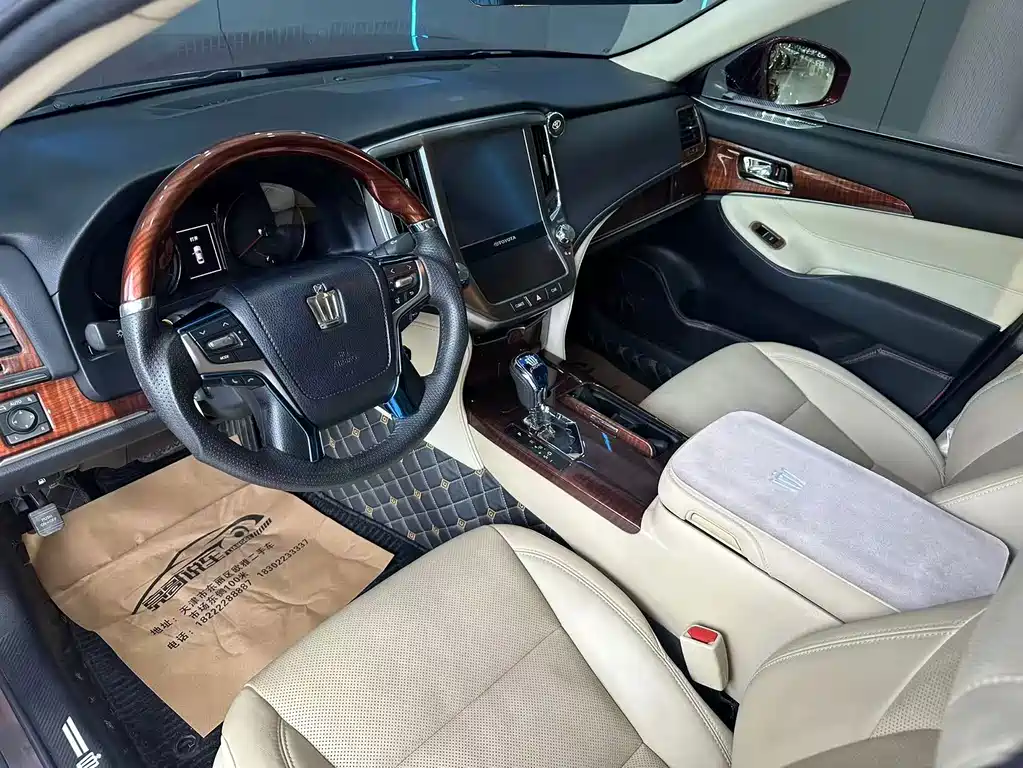 Toyota Crown — миниатюра 11