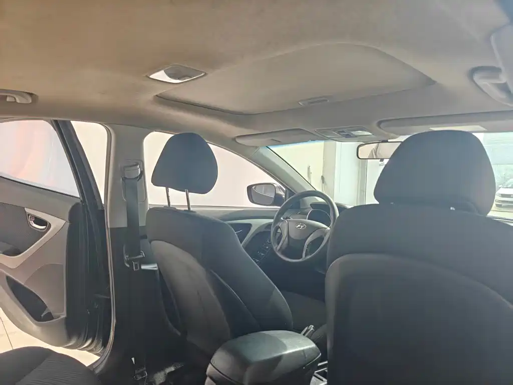 Hyundai Elantra Langdong — миниатюра 13