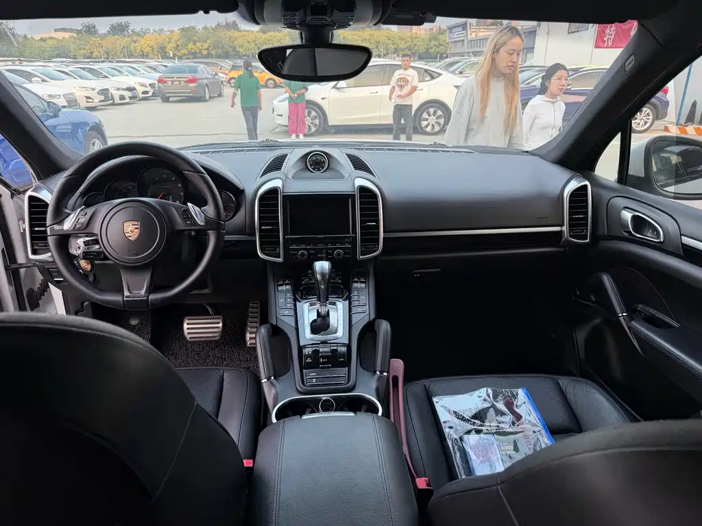 Porsche Cayenne — миниатюра 12
