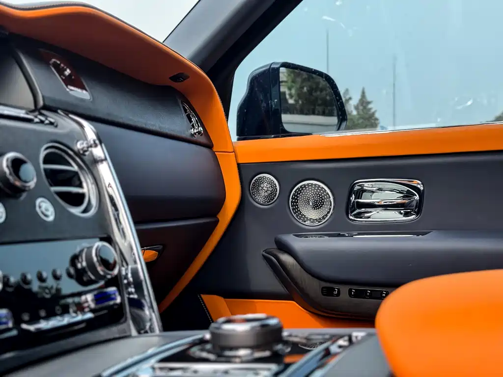 Rolls-Royce Cullinan 2024 мест