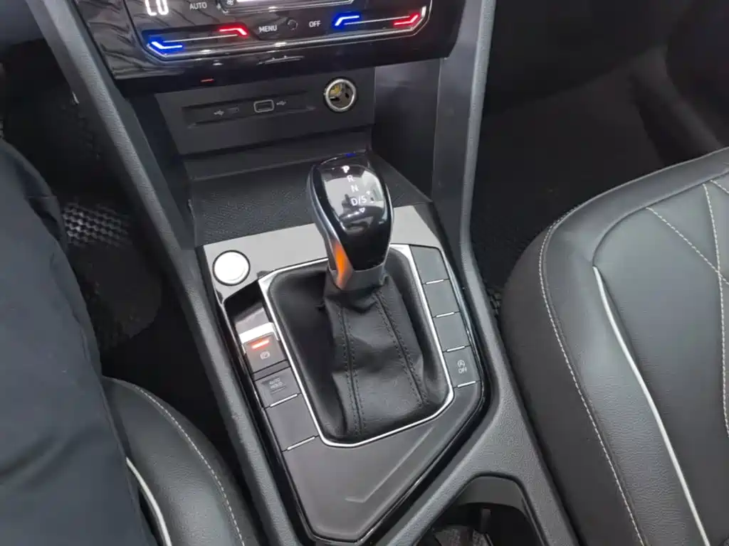 Volkswagen Tiguan L — миниатюра 14