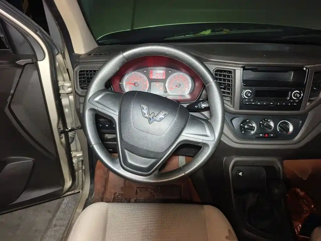 Wuling Hongguang V — миниатюра 7