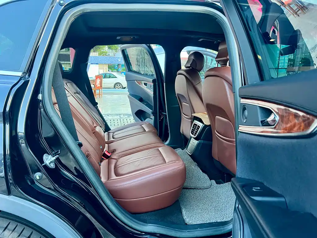 Lincoln Nautilus (Import) — миниатюра 18