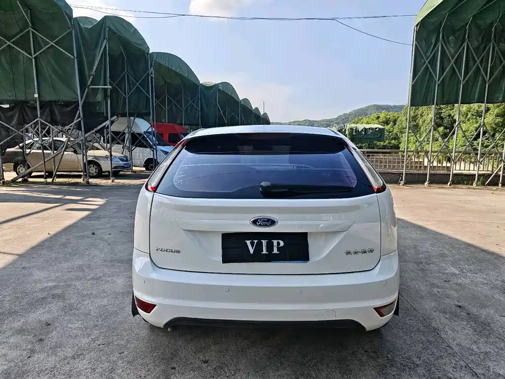 Ford Focus 2013 1.8L AT