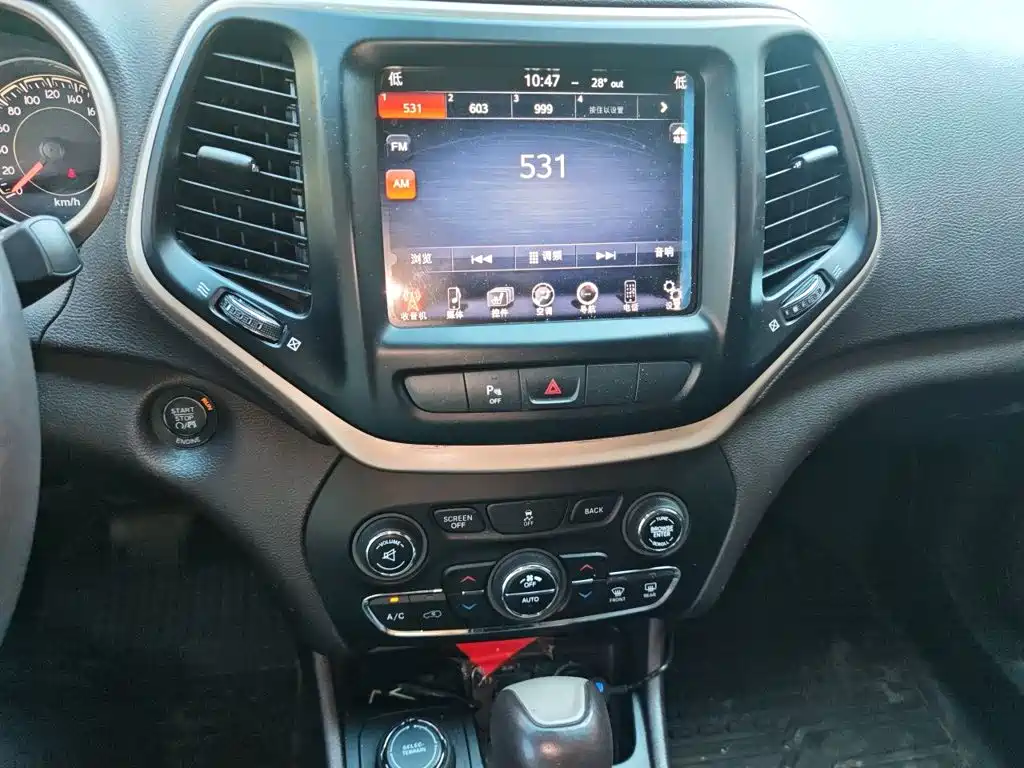 Jeep Cherokee (Import) — миниатюра 14