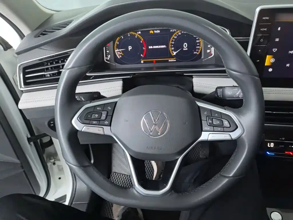 Volkswagen Tiguan L — миниатюра 11