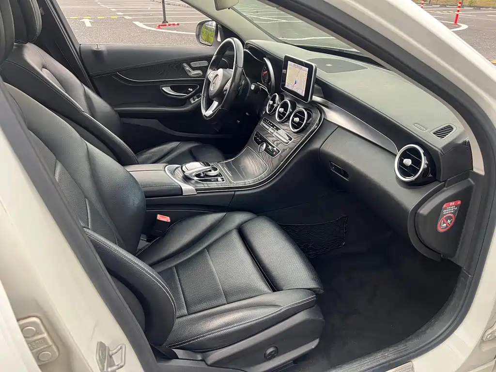 Mercedes-Benz C-Class — миниатюра 13