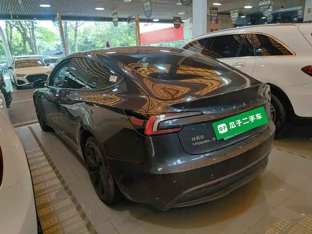 Tesla Model 3 — миниатюра 5
