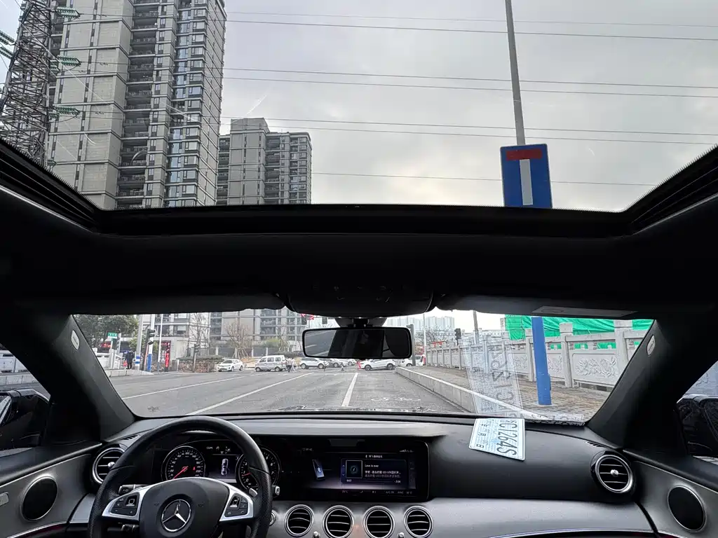 MERCEDES-BENZ E CLASS