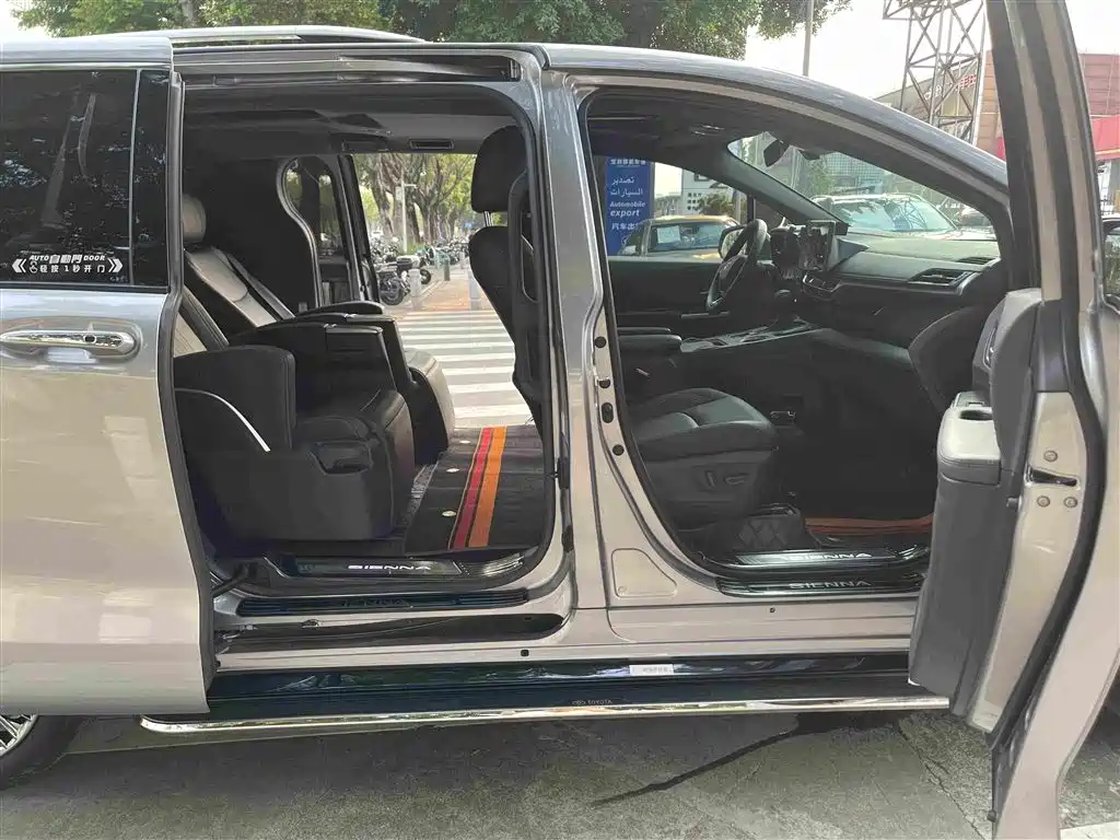 Toyota Sienna — миниатюра 18