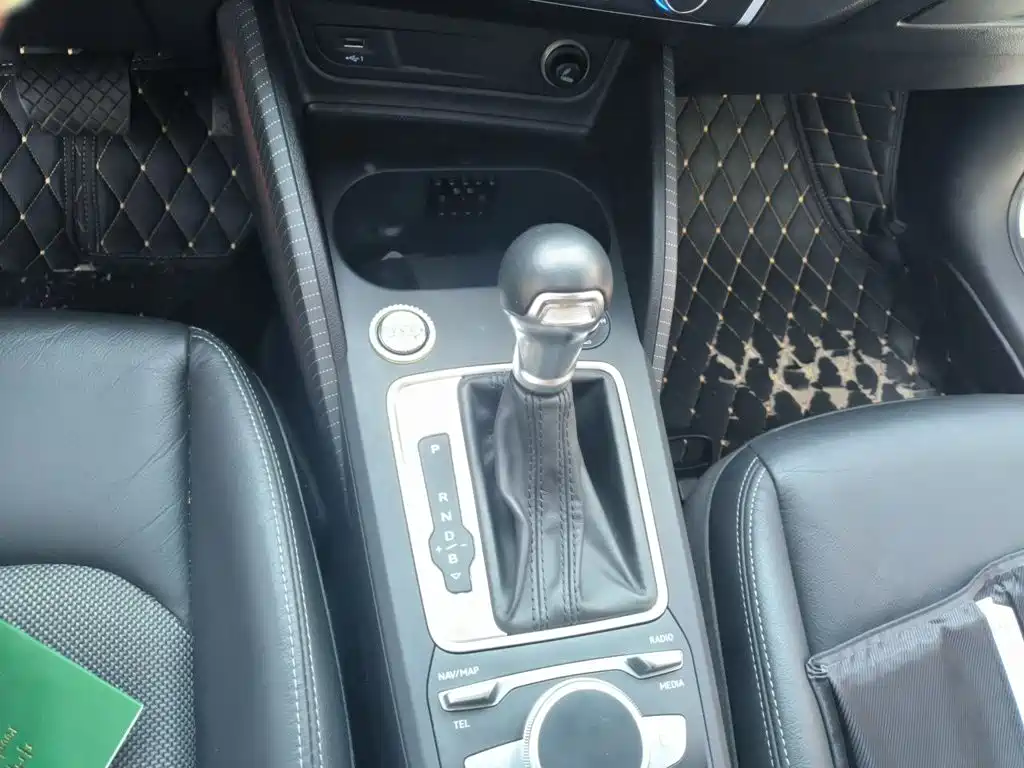 Audi Q2L e-tron — миниатюра 7