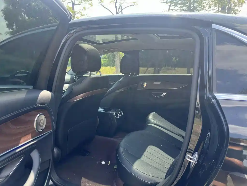Mercedes-Benz E-Class — миниатюра 5