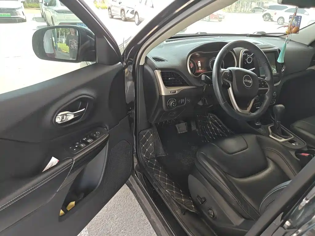 Jeep Cherokee — миниатюра 17