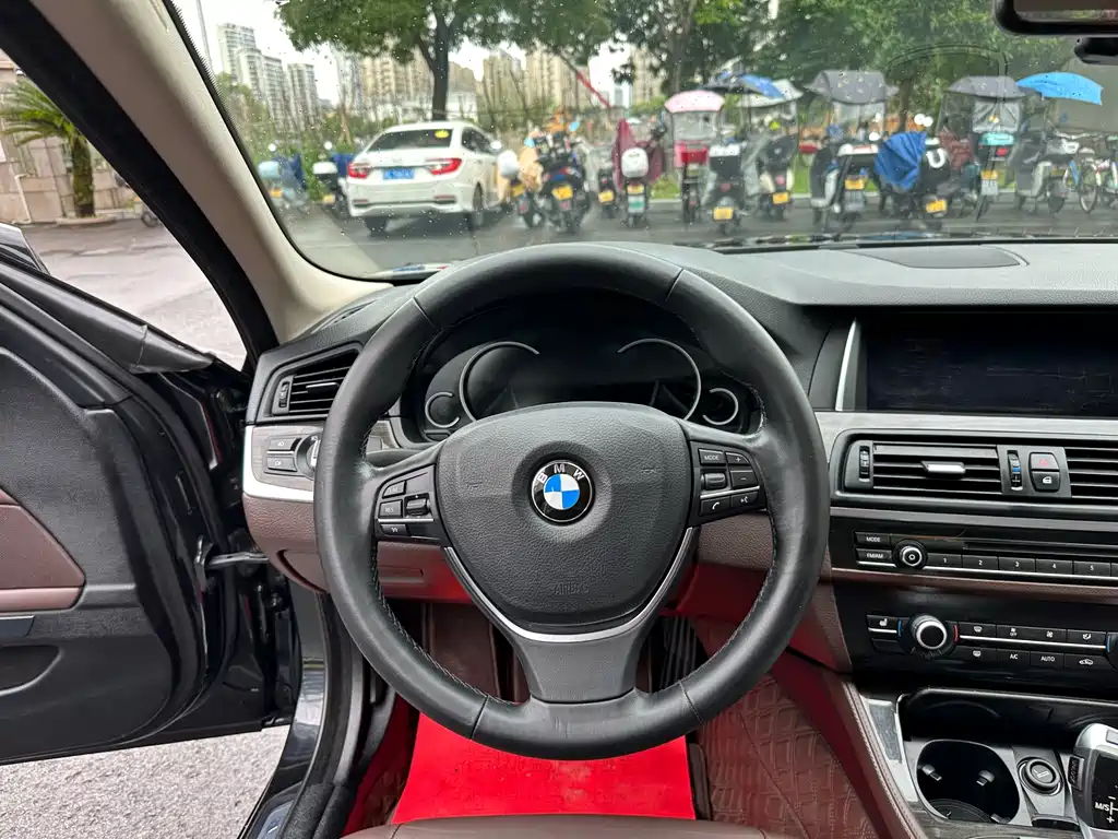 BMW 5 Series — миниатюра 15