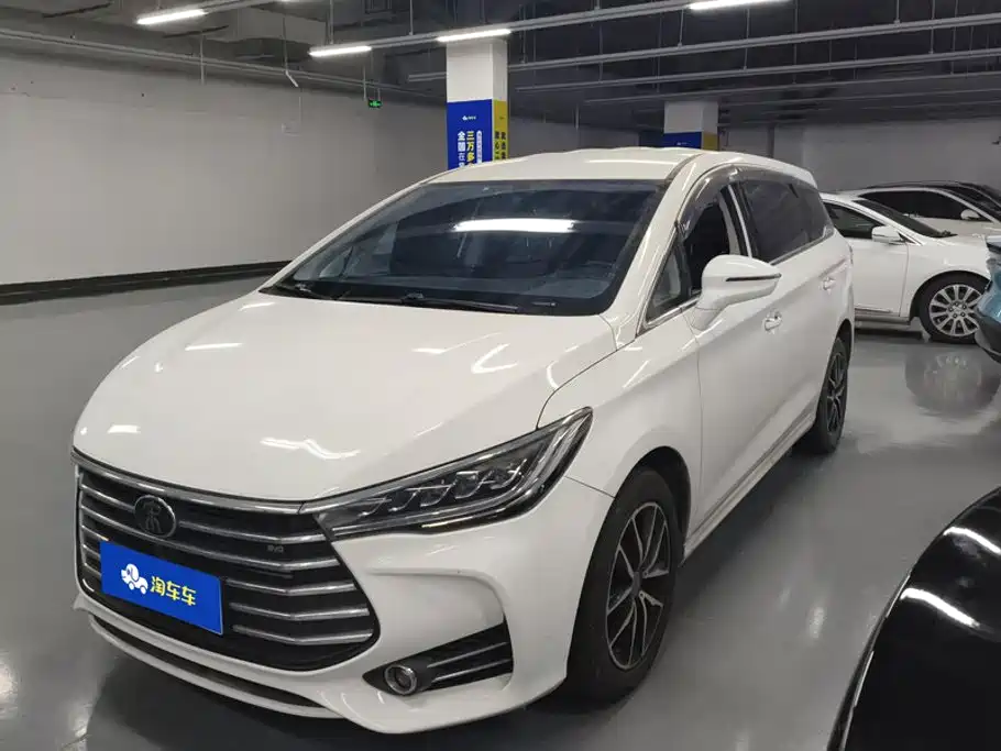 BYD MAX