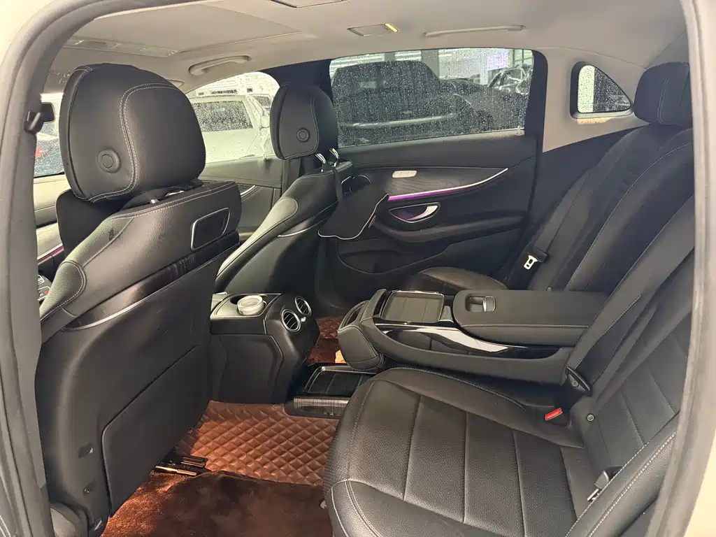 Mercedes-Benz E-Class — миниатюра 6